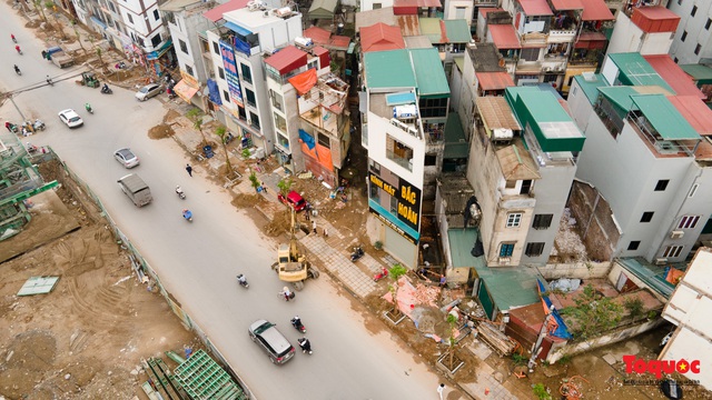 Hà Nội: Sau giải toả, nhà 'siêu mỏng, siêu méo, siêu dị' lại xuất trên tuyến đường Vành đai 2 - Ảnh 3.