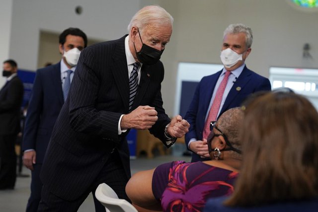 Tổng thống Biden: Tất cả người Mỹ trưởng thành đủ điều kiện tiêm chủng vào ngày 19/4 - Ảnh 1.