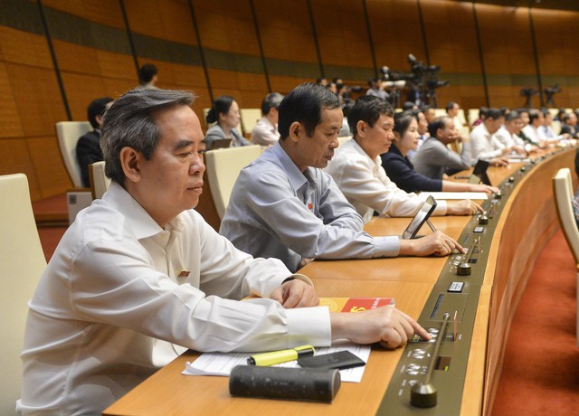 Nhật ký nghị trường: Quốc hội miễn nhiệm Phó Thủ tướng và một số Bộ trưởng, thành viên Chính phủ - Ảnh 2.