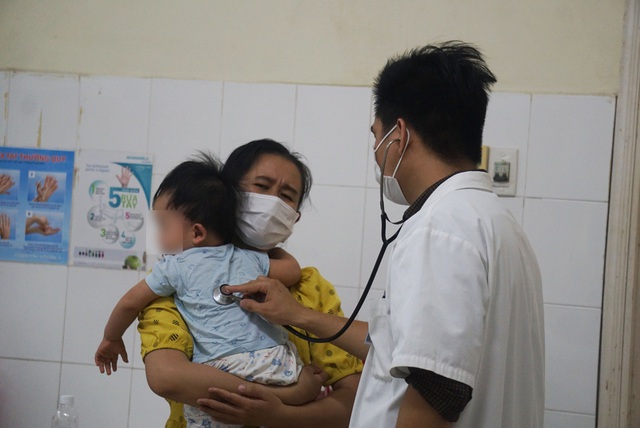 Đà Nẵng: Nhiều trẻ nhập viện do bệnh tay chân miệng  - Ảnh 1.