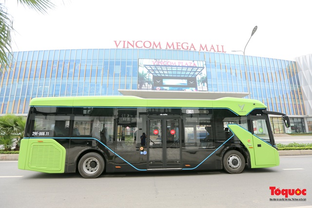 Chính thức đưa buýt điện Vinbus thân thiện với môi trường vào sử dụng  - Ảnh 1.