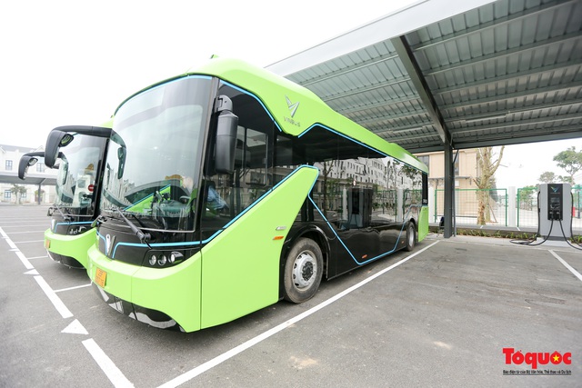 Chính thức đưa buýt điện Vinbus thân thiện với môi trường vào sử dụng  - Ảnh 3.