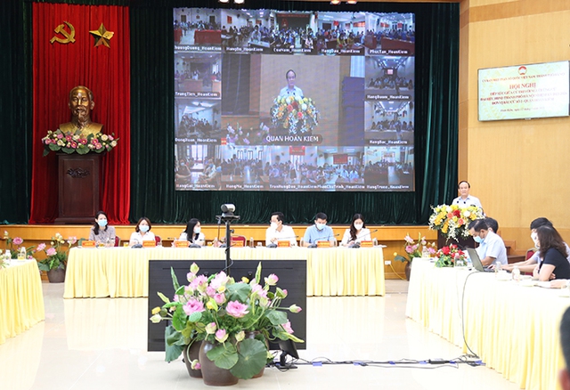 Chủ tịch HĐND TP Nguyễn Ngọc Tuấn và ứng cử viên HĐND TP khoá XVI tiếp xúc cử tri quận Hoàn Kiếm - Ảnh 1.