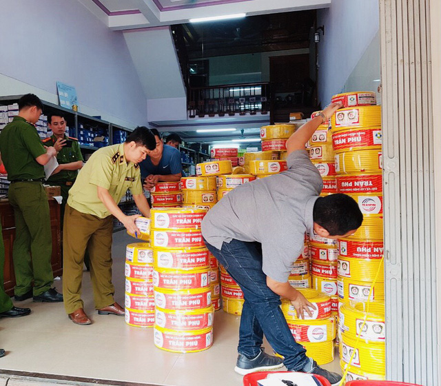 Chuyển giao hồ sơ vụ kinh doanh dây điện giả nhãn hiệu Trần Phú sang Công an xem xét dấu hiệu tội phạm hình sự - Ảnh 1.