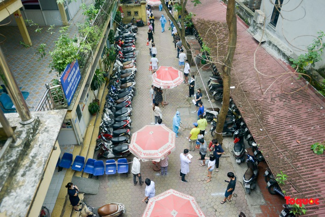 Hà Nội thần tốc lấy mẫu xét nghiệm cho những người trở về từ Đà Nẵng - Ảnh 13. Hà Nội thần tốc lấy mẫu xét nghiệm cho những người trở về từ Đà Nẵng - Ảnh 13.