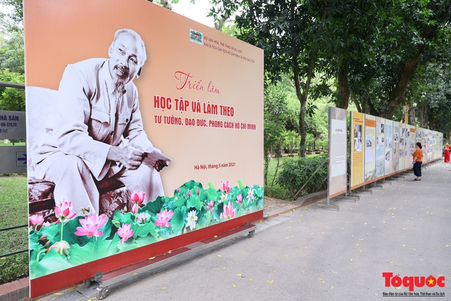 Trưng bày hơn 300 bức ảnh tư liệu nhân kỷ niệm 131 ngày sinh Chủ tịch Hồ Chí Minh - Ảnh 1.