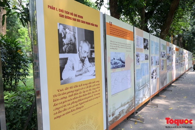 Trưng bày hơn 300 bức ảnh tư liệu nhân kỷ niệm 131 ngày sinh Chủ tịch Hồ Chí Minh - Ảnh 3.