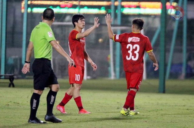 Văn Hậu trở lại trong trận đấu tập, tuyển Việt Nam toàn thắng trước đàn em - Ảnh 1.