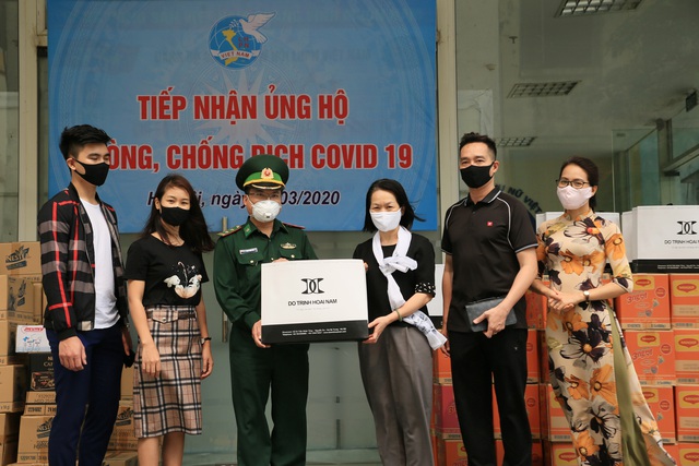 Chủ tịch CLB Áo dài Việt Nam Đỗ Trịnh Hoài Nam kêu gọi ủng hộ hơn 60 nghìn khẩu trang chống dịch - Ảnh 4.