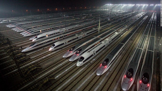 Mạng lưới đường sắt cao tốc đáng kinh ngạc của Trung Quốc: Biểu tượng của siêu cường kinh tế - Ảnh 1.