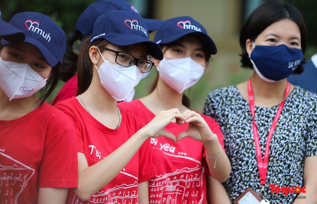 Sinh viên trường y &quot;xuất quân&quot; chi viện cho điểm nóng Bắc Ninh chống dịch Covid 19 - Ảnh 7.