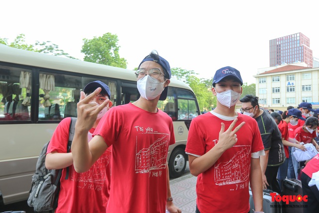 Sinh viên trường y &quot;xuất quân&quot; chi viện cho điểm nóng Bắc Ninh chống dịch Covid 19 - Ảnh 3.