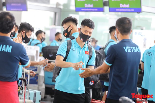 Tuyển Việt Nam lên đường sang UAE chinh phục tấm vé vào vòng loại 3 World Cup - Ảnh 8.