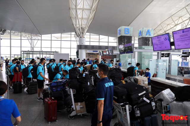 Tuyển Việt Nam lên đường sang UAE chinh phục tấm vé vào vòng loại 3 World Cup - Ảnh 9.