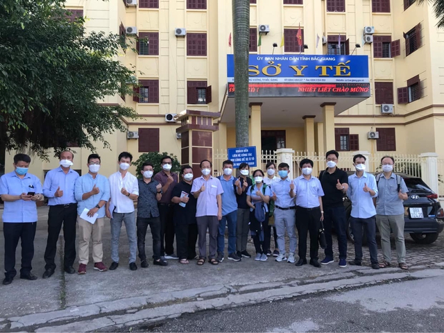 Đội phản ứng nhanh Bệnh viện Chợ Rẫy đã đến Bắc Giang và bắt đầu tham gia cuộc chiến chống dịch - Ảnh 1.