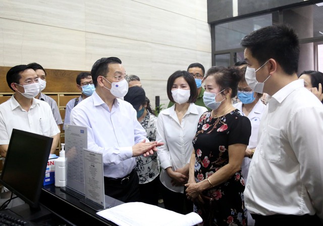 Chủ tịch Hà Nội kiểm tra công tác phòng chống dịch tại sân bay Nội Bài, bến xe Mỹ Đình - Ảnh 3.