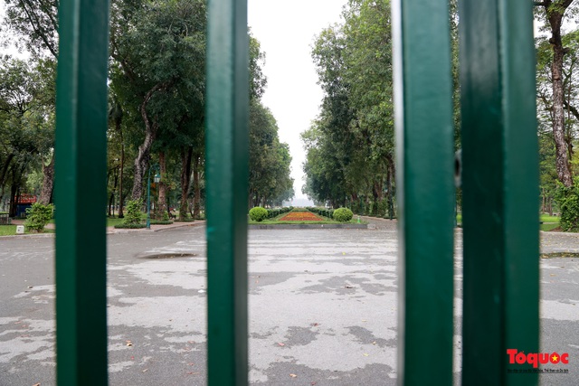 Công viên ở Hà Nội đồng loạt đóng cửa, ai cố tình xử lý nghiêm - Ảnh 7.
