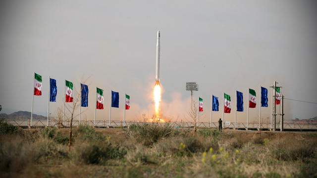Nga chuẩn bị cung cấp cho Iran hệ thống vệ tinh trinh sát vượt trội - Ảnh 1.