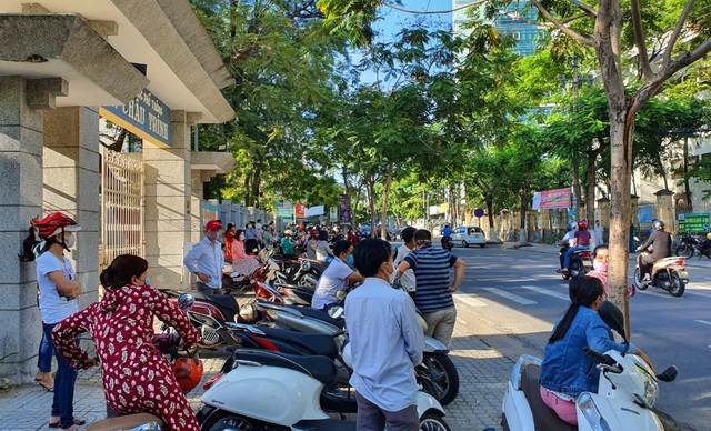 Thí sinh Đà Nẵng đeo khẩu trang, ngồi giãn cách dự thi vào lớp 10 - Ảnh 12. Thí sinh Đà Nẵng đeo khẩu trang, ngồi giãn cách dự thi vào lớp 10 - Ảnh 12.