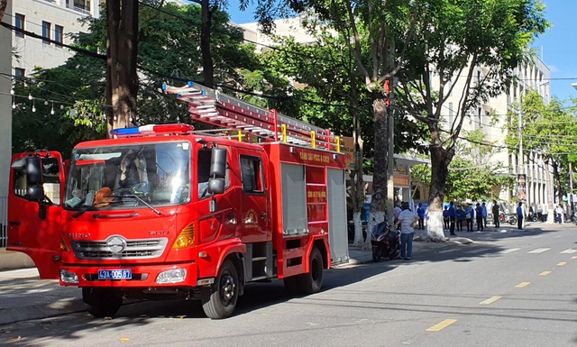 Thí sinh Đà Nẵng đeo khẩu trang, ngồi giãn cách dự thi vào lớp 10 - Ảnh 14. Thí sinh Đà Nẵng đeo khẩu trang, ngồi giãn cách dự thi vào lớp 10 - Ảnh 14.