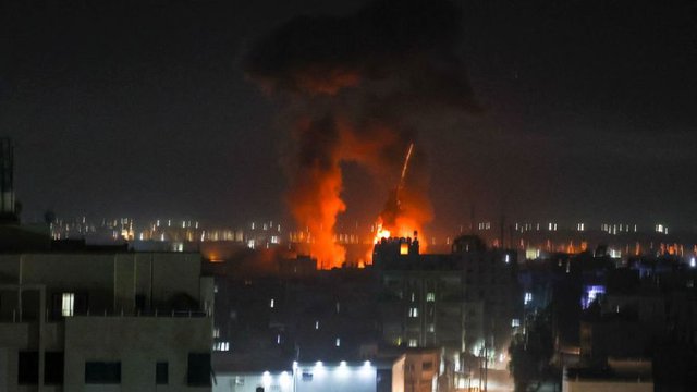 Israel mở không kích, gia tăng căng thẳng xung đột ở Dải Gaza - Ảnh 1.
