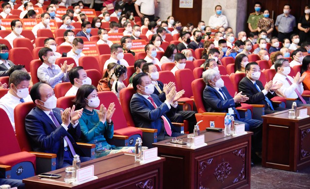 Chủ tịch Hà Nội kêu gọi tổ chức, cá nhân chung tay ủng hộ chương trình tiêm vắc xin phòng Covid-19 của thành phố - Ảnh 2.