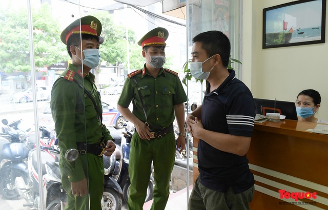 Ngày đầu mở của hàng quán: Nơi chấp hành nghiêm túc, nơi thờ ơ phòng dịch - Ảnh 9.