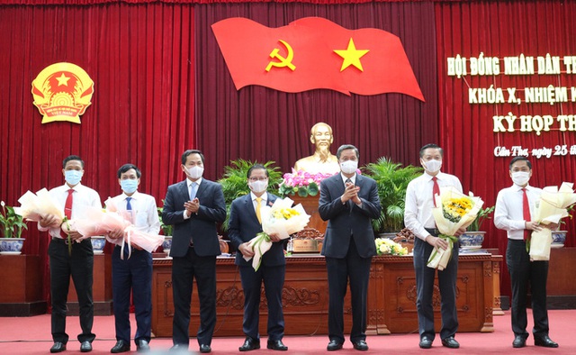 Thừa Thiên Huế có tân Phó Bí thư Tỉnh ủy; HĐND TP Cần Thơ bầu nhân sự chủ chốt - Ảnh 2.