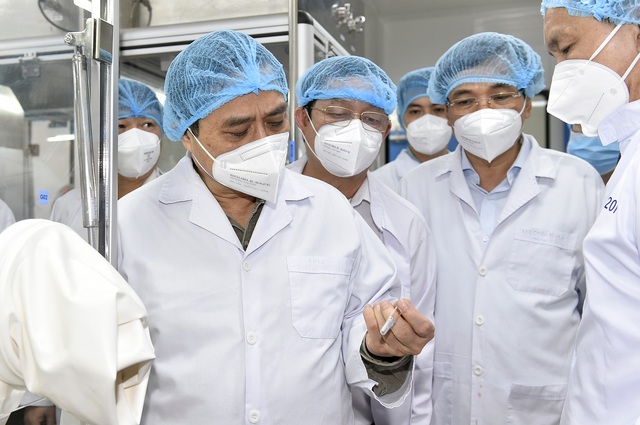 Thủ tướng làm việc với công ty kiến nghị cấp phép khẩn cấp vaccin Nano Covax - Ảnh 1.
