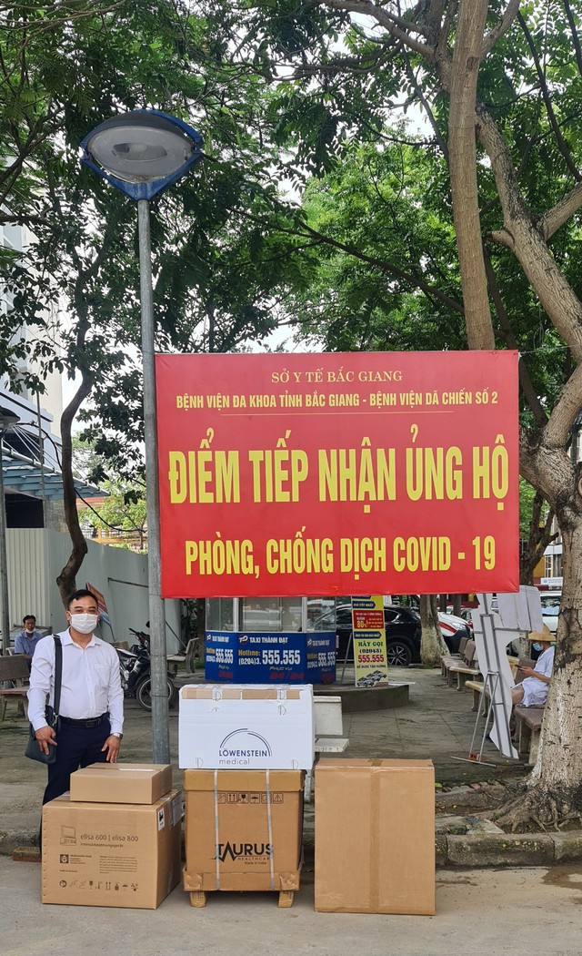 TNI King Coffee trao tặng cà phê, nước suối, máy thở  cho y bác sĩ cứu chữa bệnh nhân Covid-19 tỉnh Bắc Giang - Ảnh 2.