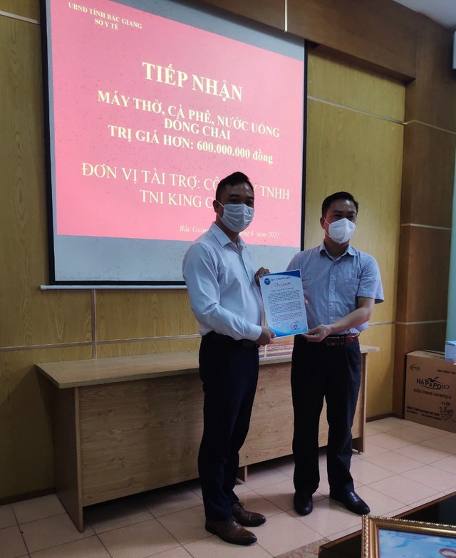 TNI King Coffee trao tặng cà phê, nước suối, máy thở  cho y bác sĩ cứu chữa bệnh nhân Covid-19 tỉnh Bắc Giang - Ảnh 3.