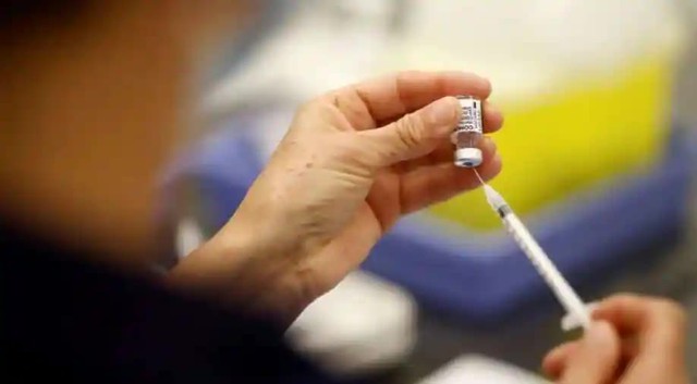 Pháp mở rộng tiêm chủng vaccine cho lứa tuổi từ 12-18 từ 15/6 - Ảnh 1. Pháp mở rộng tiêm chủng vaccine cho lứa tuổi từ 12-18 từ 15/6 - Ảnh 1.