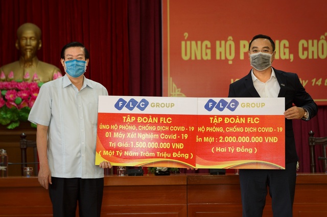 FLC tiếp tục ủng hộ Quảng Bình 4 tỷ đồng tiền mặt phòng chống Covid - 19 - Ảnh 2.