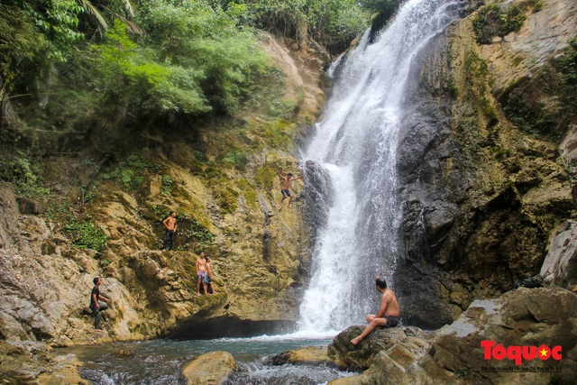 Động và thác Tà Puồng - Vẻ đẹp hoang sơ giữa núi rừng Quảng Trị - Ảnh 14.
