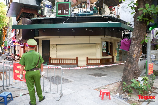 Hà Nội: Phong tỏa hàng loạt địa điểm liên quan đến ca mắc COVID-19 mới - Ảnh 13. Hà Nội: Phong tỏa hàng loạt địa điểm liên quan đến ca mắc COVID-19 mới - Ảnh 13.