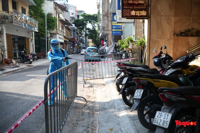 Hà Nội: Phong tỏa hàng loạt địa điểm liên quan đến ca mắc COVID-19 mới - Ảnh 1. Hà Nội: Phong tỏa hàng loạt địa điểm liên quan đến ca mắc COVID-19 mới - Ảnh 1.