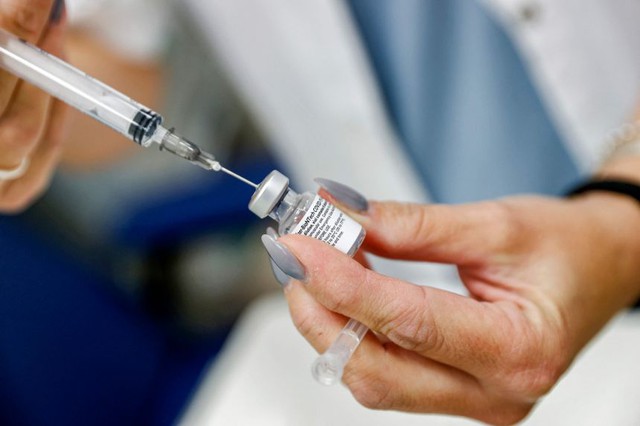 Israel sẽ tiêm mũi vaccine thứ 3 cho người miễn dịch kém - Ảnh 1.