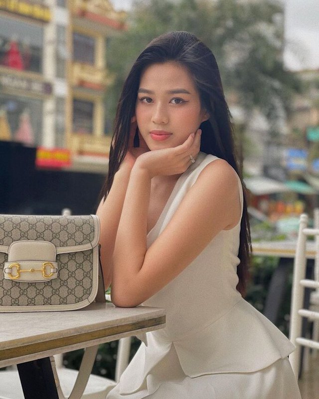 Hoa hậu Đỗ Thị Hà gây tranh cãi khi mix đồ hiệu - Ảnh 6.