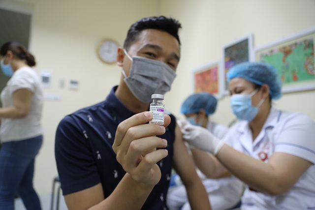 TS. Dương Thị Hồng khuyến cáo nên duy trì tiêm hai mũi vaccine cùng một loại - Ảnh 1.