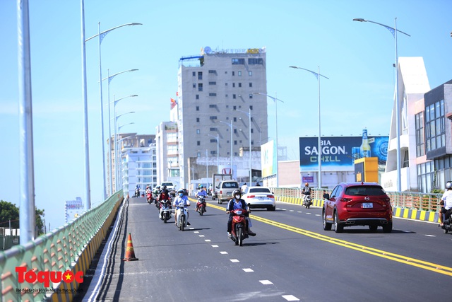 Cầu vượt nút giao thông hơn 700 tỷ đồng ở trung tâm Đà Nẵng chính thức thông xe - Ảnh 5.