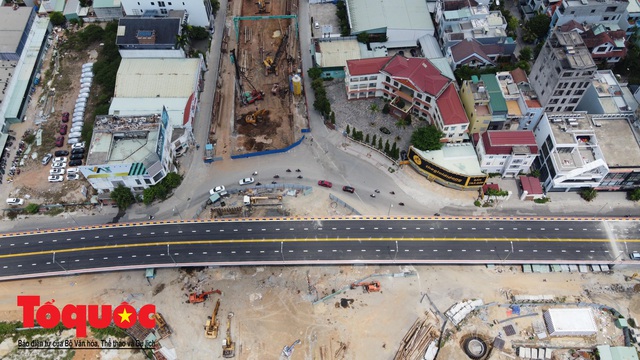Cầu vượt nút giao thông hơn 700 tỷ đồng ở trung tâm Đà Nẵng chính thức thông xe - Ảnh 8.
