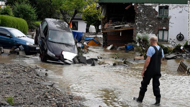Lũ lụt khiến hàng chục người thiệt mạng ở châu Âu - Ảnh 2.