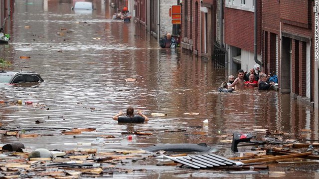 Lũ lụt khiến hàng chục người thiệt mạng ở châu Âu - Ảnh 3.