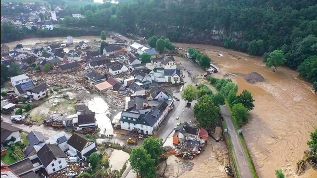 Lũ lụt khiến hàng chục người thiệt mạng ở châu Âu - Ảnh 1.