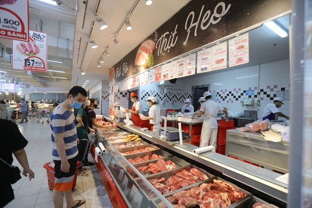 Hà Nội: Hàng hóa đầy ắp siêu thị, chưa xuất hiện tình trạng tăng giá - Ảnh 2.