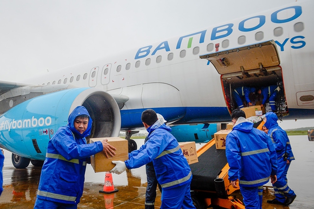 Bamboo Airways phối hợp thực hiện các chuyến bay đặc biệt đưa người dân Bình Định từ TP HCM về quê - Ảnh 3.