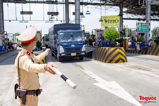 Không thực hiện kiểm tra đối với các phương tiện vận chuyển hàng hóa thiết yếu, lương thực, thực phẩm - Ảnh 1.