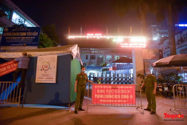Phong tỏa tạm thời Bệnh viện Phổi Hà Nội do có ca nhiễm Covid 19 mới trong đêm - Ảnh 4.