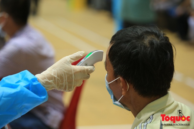 Đà Nẵng bắt đầu tiêm vaccine diện rộng - Ảnh 10.