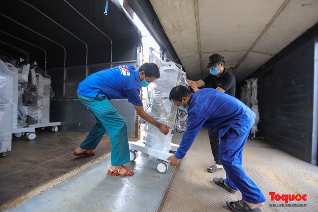 Hà Nội chi viện hàng chục tấn thiết bị y tế hiện đại cho TPHCM chống dịch Covid 19 - Ảnh 4. Hà Nội chi viện hàng chục tấn thiết bị y tế hiện đại cho TPHCM chống dịch Covid 19 - Ảnh 4.